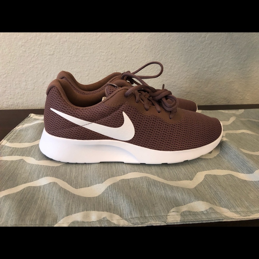 Womens Nike Tanjun Shoes